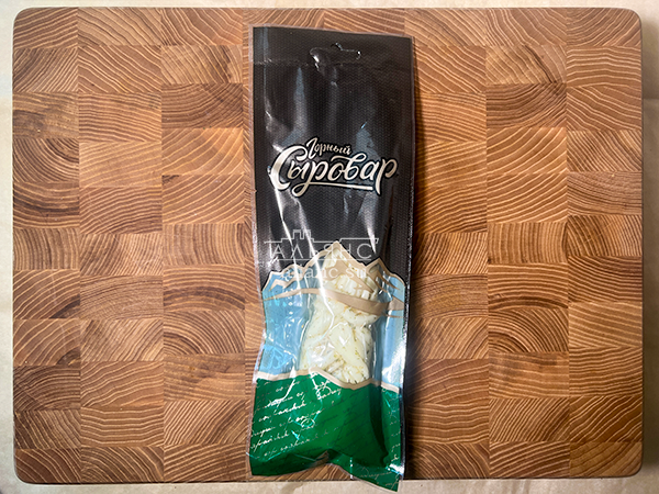 Сыр 100 гр ГОРНЫЙ СЫРОВАР (Косичка с укропом и чесноком) в Архангельске