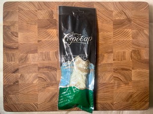 Вяленое мясо: Сыр 100 гр ГОРНЫЙ СЫРОВАР (Косичка с укропом и чесноком)